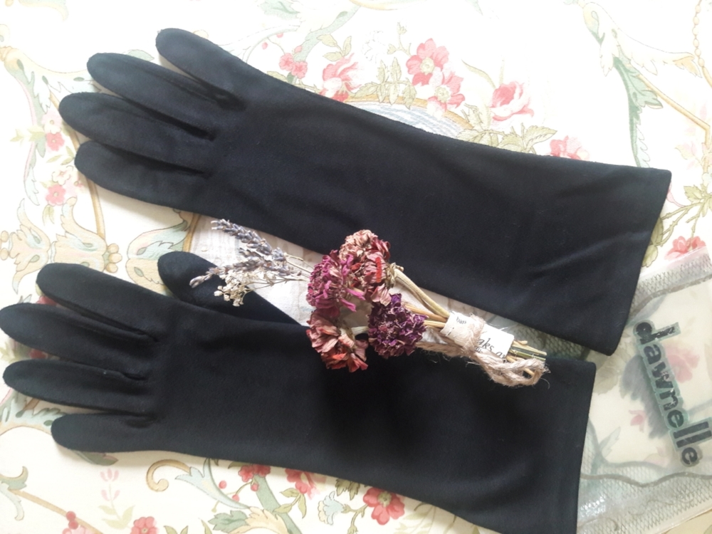 VINTAGE NYLON "DAWNELLE", LONG BLACK GLOVES! 6.5